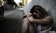 Rauer Sex mit einer süßen blonden Teenager-Homelessin