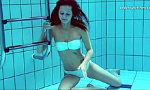 HD videó a kanos magyar tinédzserről, Nata Szilvasról, aki a víz alatti pornóra vágyik